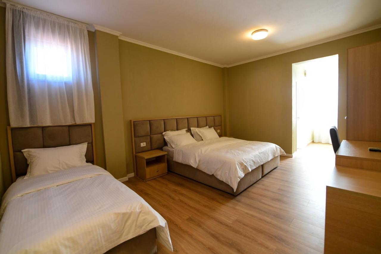 Santo Hotel Shkodër Exterior foto